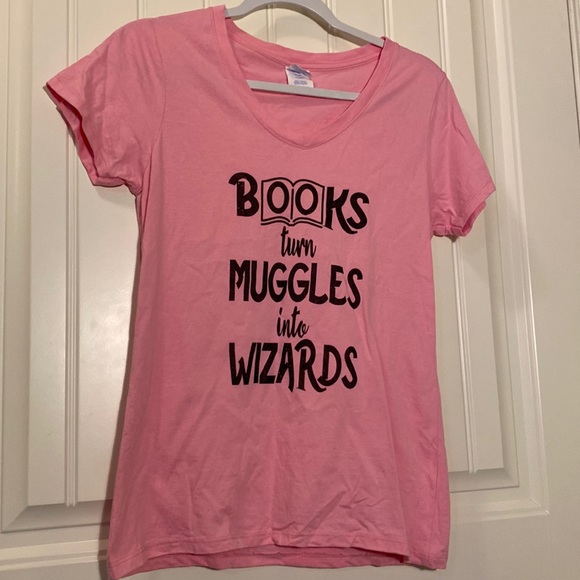 Harry Potter themed T-shirt. Size small. Book lover. Read books. Muggles. Wizard - Picture 1 of 7